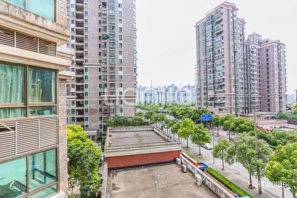 【多图】阳光威尼斯四期双南两房405万 紧邻地