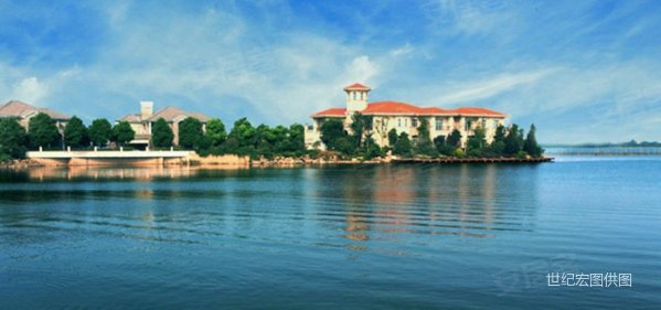 远洋庄园豪装联排别墅边户,超大花园,位置安静,可随时看房