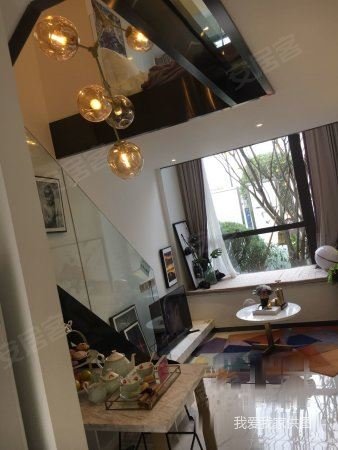 东客站 梦魔方广场loft公寓 31平精致跃层 青年梦想之居