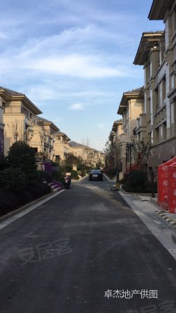 瘦西湖畔 扬州天下三期 双拼别墅 有电梯 私家院子 前后露台